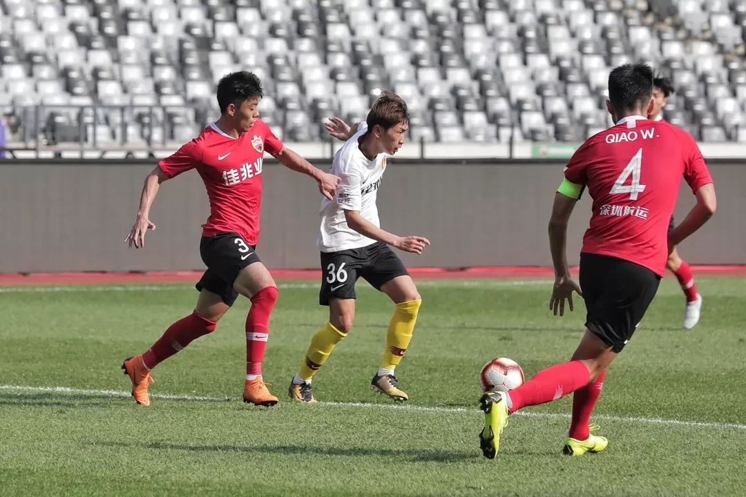 关于深圳佳兆业紧咬领先对手，全力争夺冠军的信息