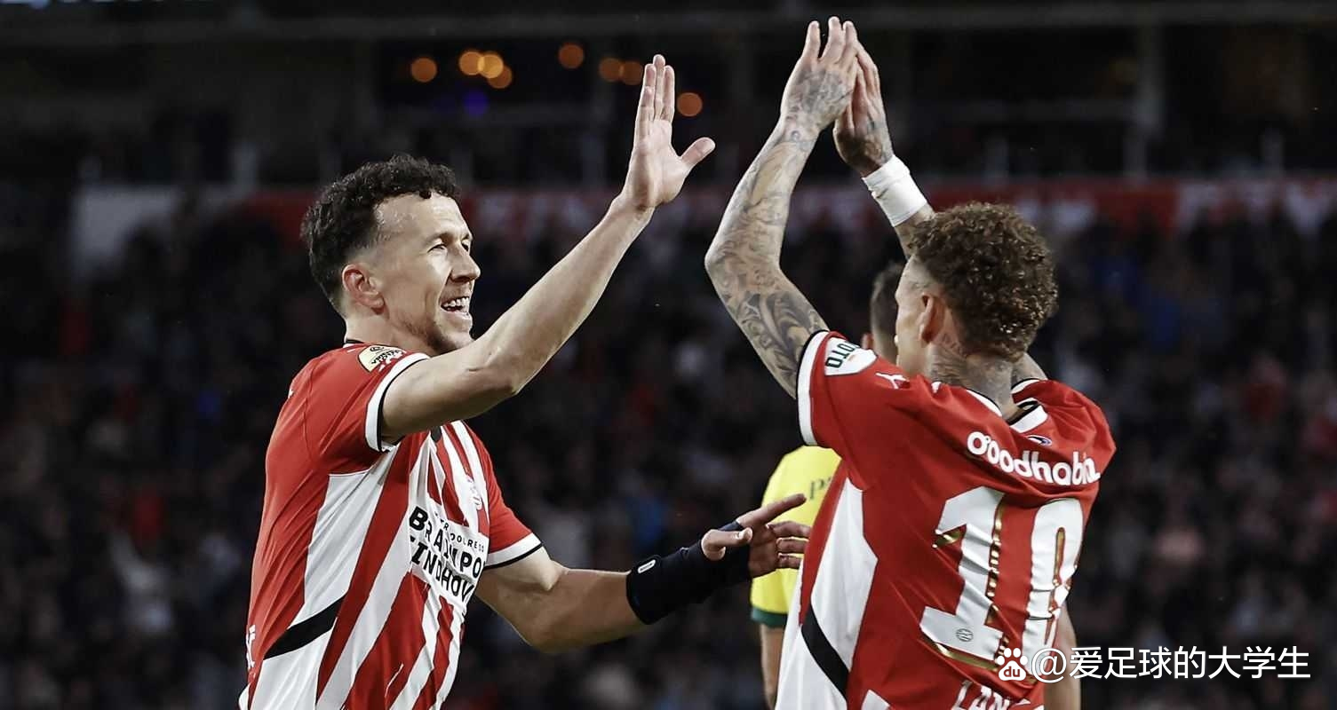 阿贾克斯在荷甲联赛中蝉联冠军，表现出色