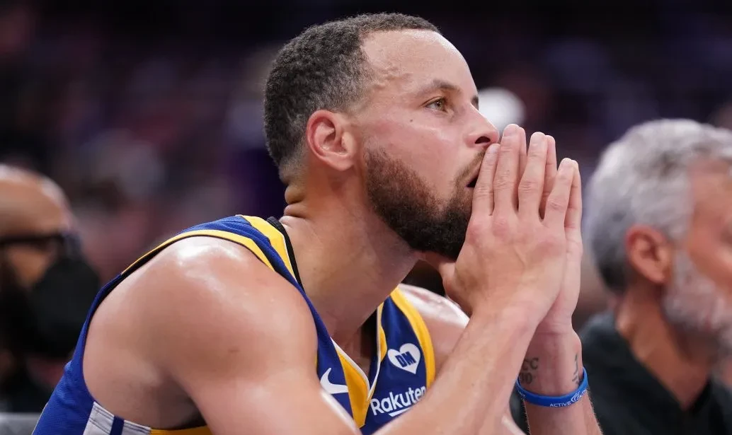 库里伤愈复出，状态火爆首场表现抢眼，日本队球迷欢呼！