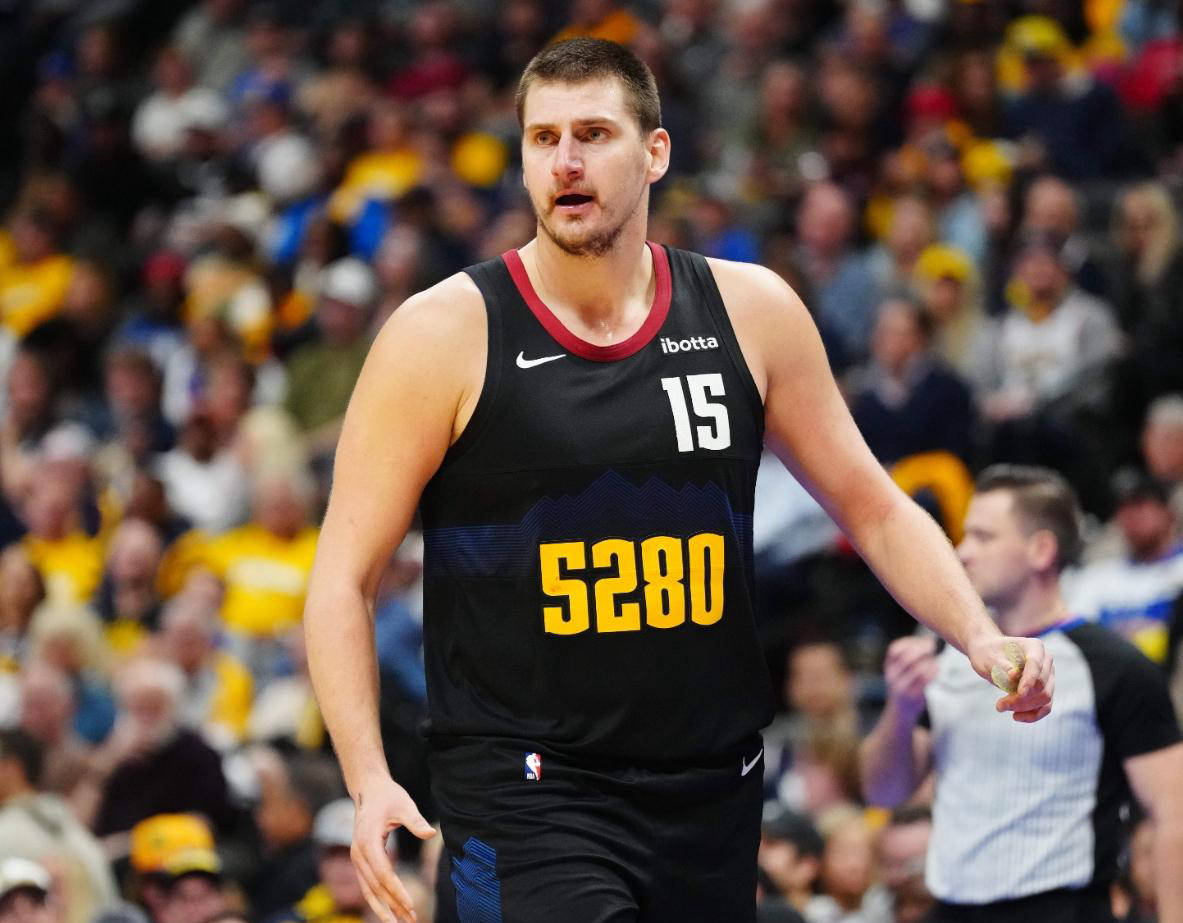 浓眉最后关头救险，约基奇力保胜局拿下系列赛