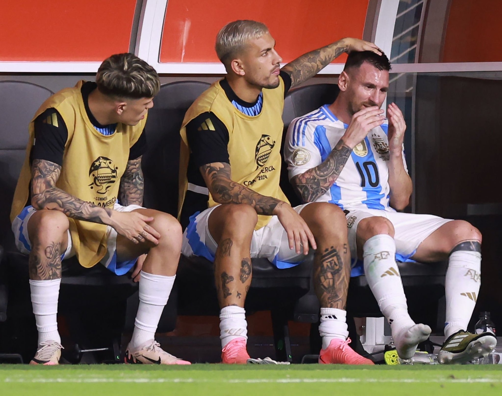 梅西打破历史纪录，马龙教练泪洒赛场！