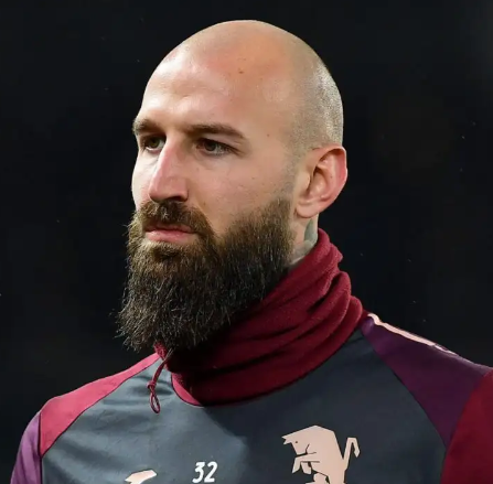 曼联门将多次救险，当选全场最佳球员，我们文化大家.