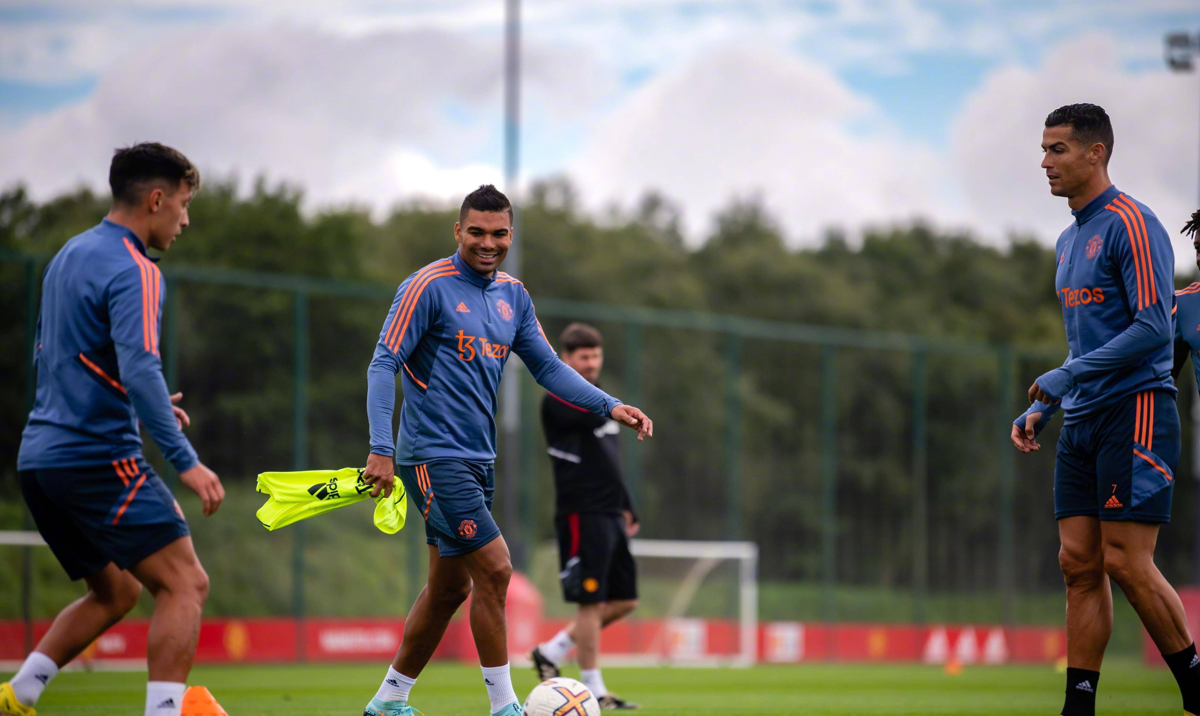 Doinb赛事官方发布问鼎冠军新规，曼联争议不断！