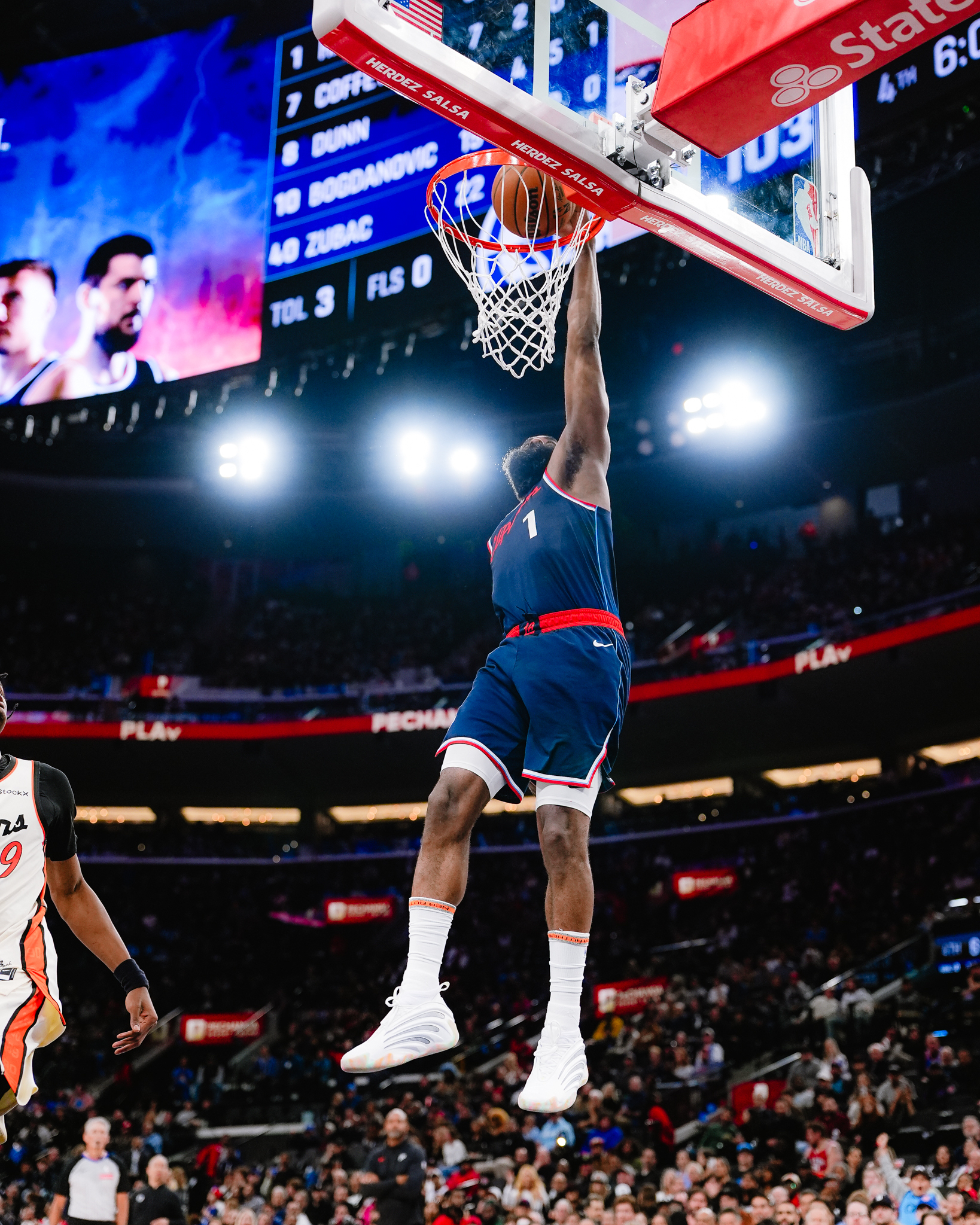 哈登在DWG比赛中精彩发挥，精彩发挥引发热议！